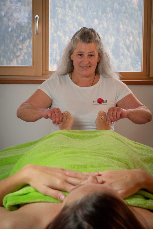 Frau bei der Massage